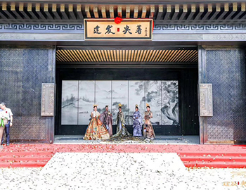 【建發(fā)·央著】國境盛啟，誰在為世界立著？！